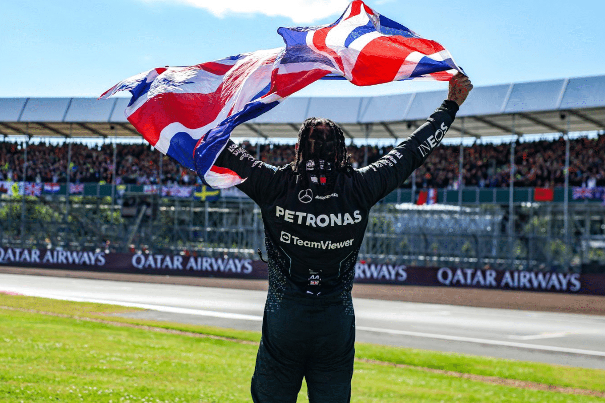 Rebeca Andrade participou de um dos momentos mais emocionantes na vida de Lewis Hamilton